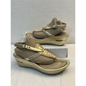 Cole Haan Winslet Gold Metallic Thong Sandal Womens Sz 8.5B D214-81‎